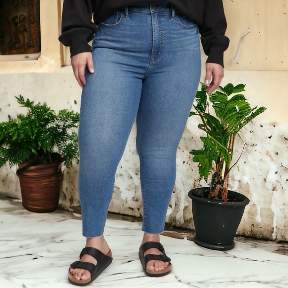 GAP Denim - NWT Gap True Skinny Sky High Rise Medium Blue Raw Hem Jeans Size 34 18P Petite